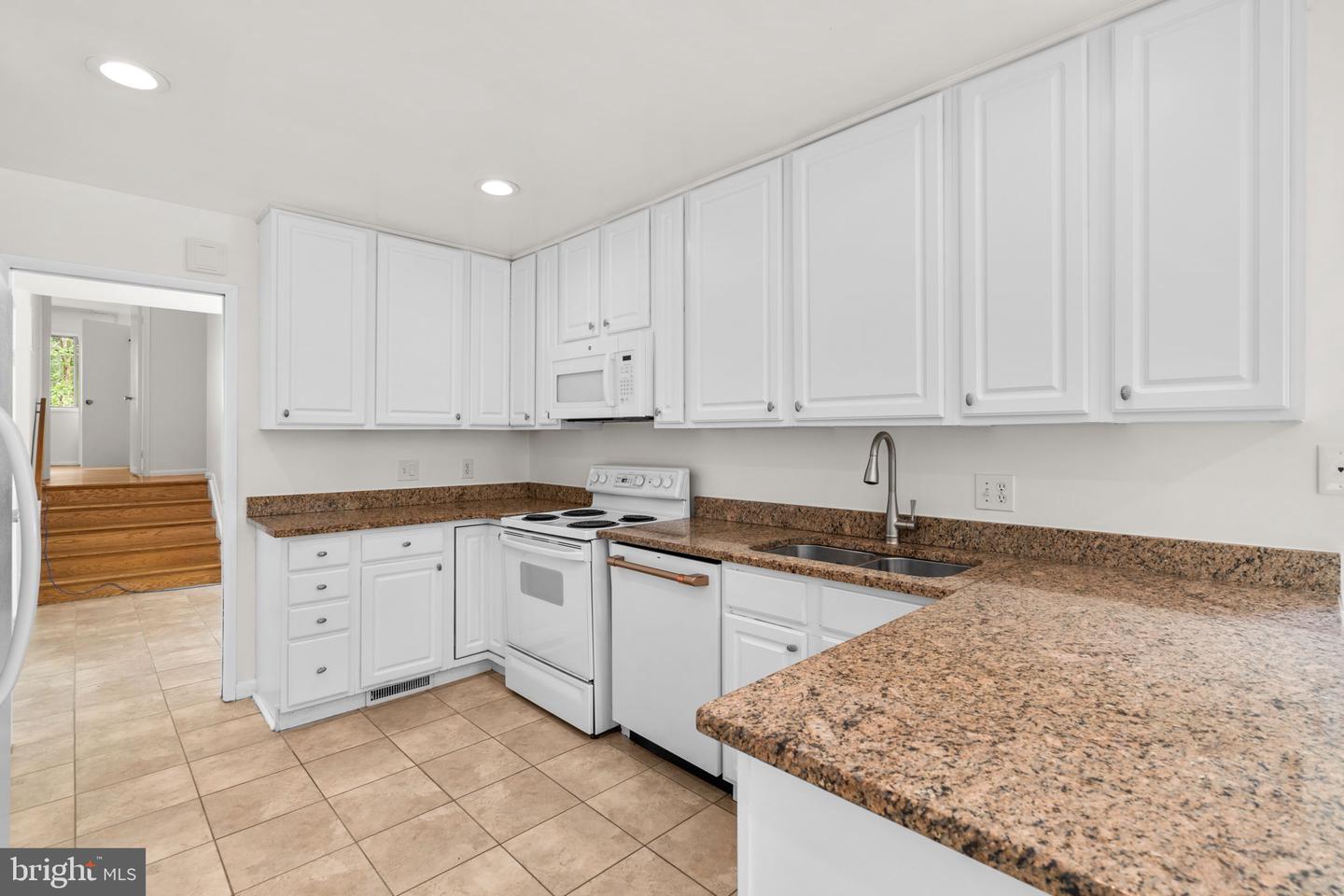 3207 CUNNINGHAM DR, ALEXANDRIA, Virginia 22309, 5 Bedrooms Bedrooms, ,3 BathroomsBathrooms,Residential,For sale,3207 CUNNINGHAM DR,VAFX2269012 MLS # VAFX2269012