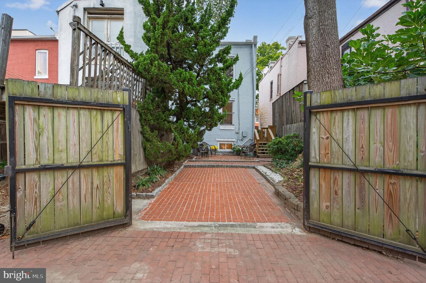 1514 CAROLINE ST NW, WASHINGTON, District Of Columbia 20009, 3 Bedrooms Bedrooms, 5 Rooms Rooms,2 BathroomsBathrooms,Residential,For sale,1514 CAROLINE ST NW,DCDC2224052 MLS # DCDC2224052