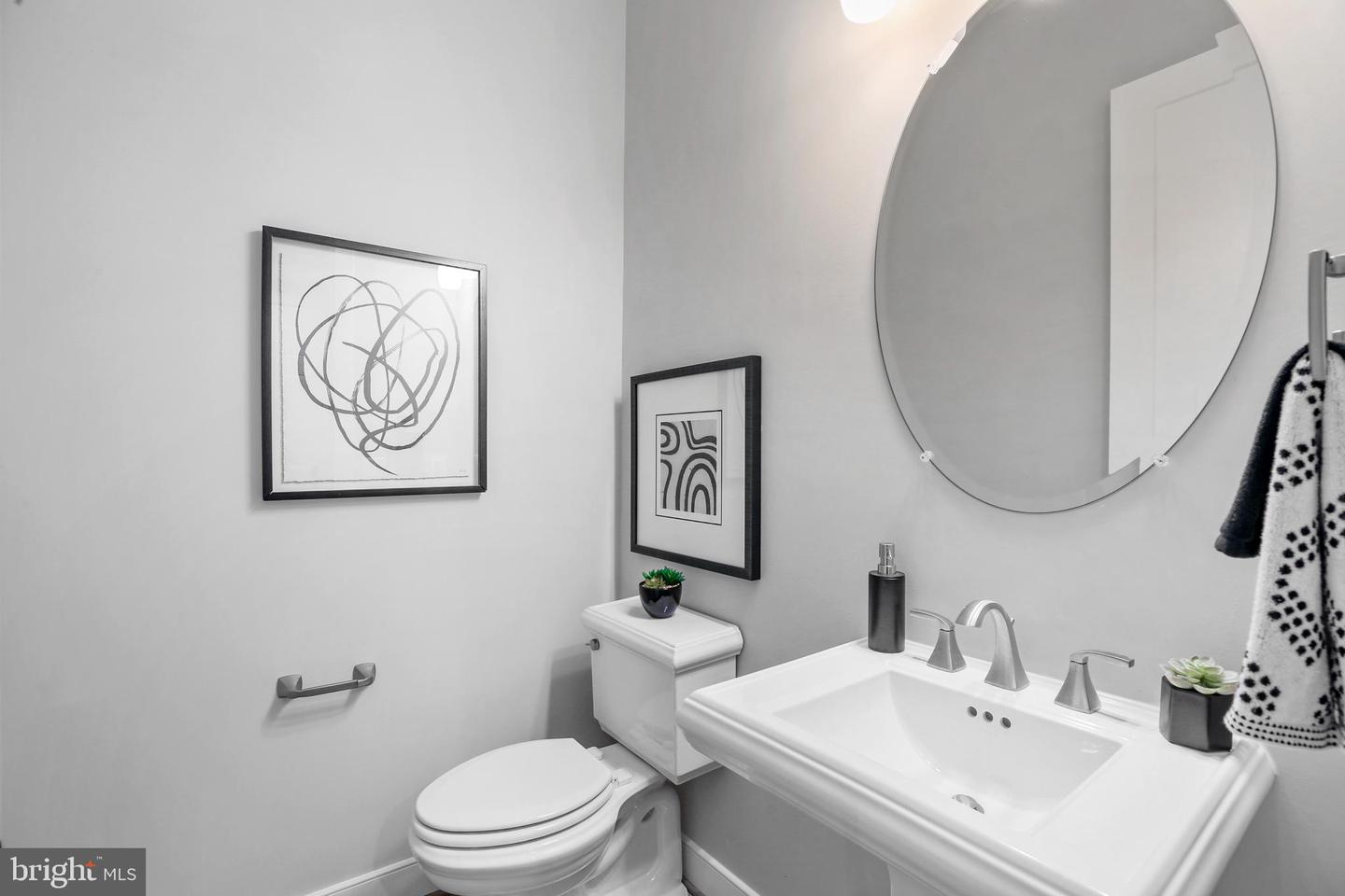 411 S VIRGINIA AVE, FALLS CHURCH, Virginia 22046, 4 Bedrooms Bedrooms, ,3 BathroomsBathrooms,Residential,For sale,411 S VIRGINIA AVE,VAFA2003304 MLS # VAFA2003304