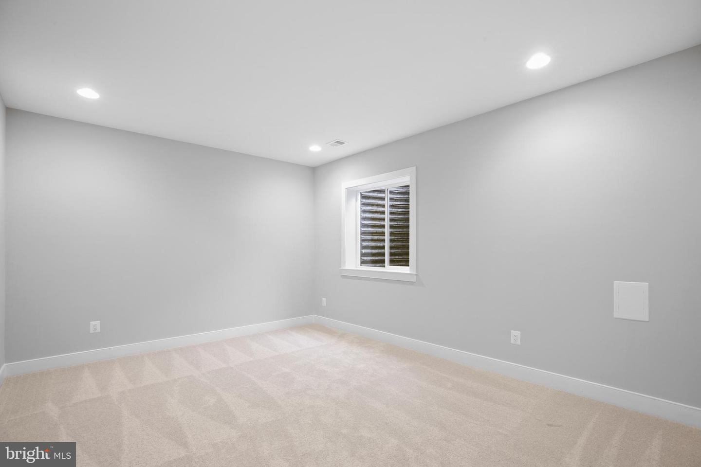 411 S VIRGINIA AVE, FALLS CHURCH, Virginia 22046, 4 Bedrooms Bedrooms, ,3 BathroomsBathrooms,Residential,For sale,411 S VIRGINIA AVE,VAFA2003304 MLS # VAFA2003304