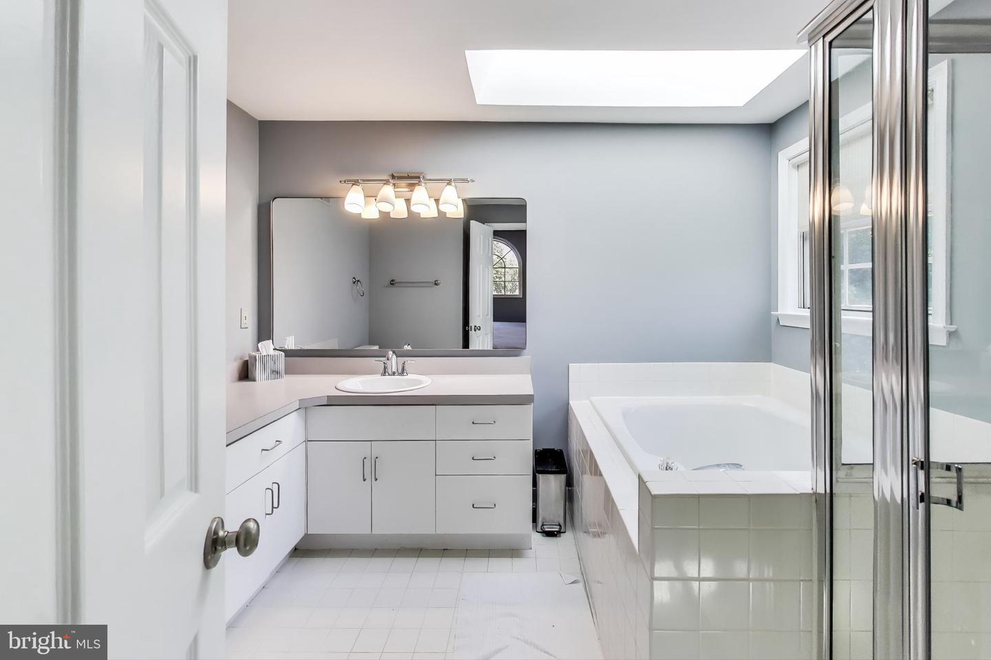 7472 CROSS GATE LN, ALEXANDRIA, Virginia 22315, 3 Bedrooms Bedrooms, ,3 BathroomsBathrooms,Residential,For sale,7472 CROSS GATE LN,VAFX2269224 MLS # VAFX2269224