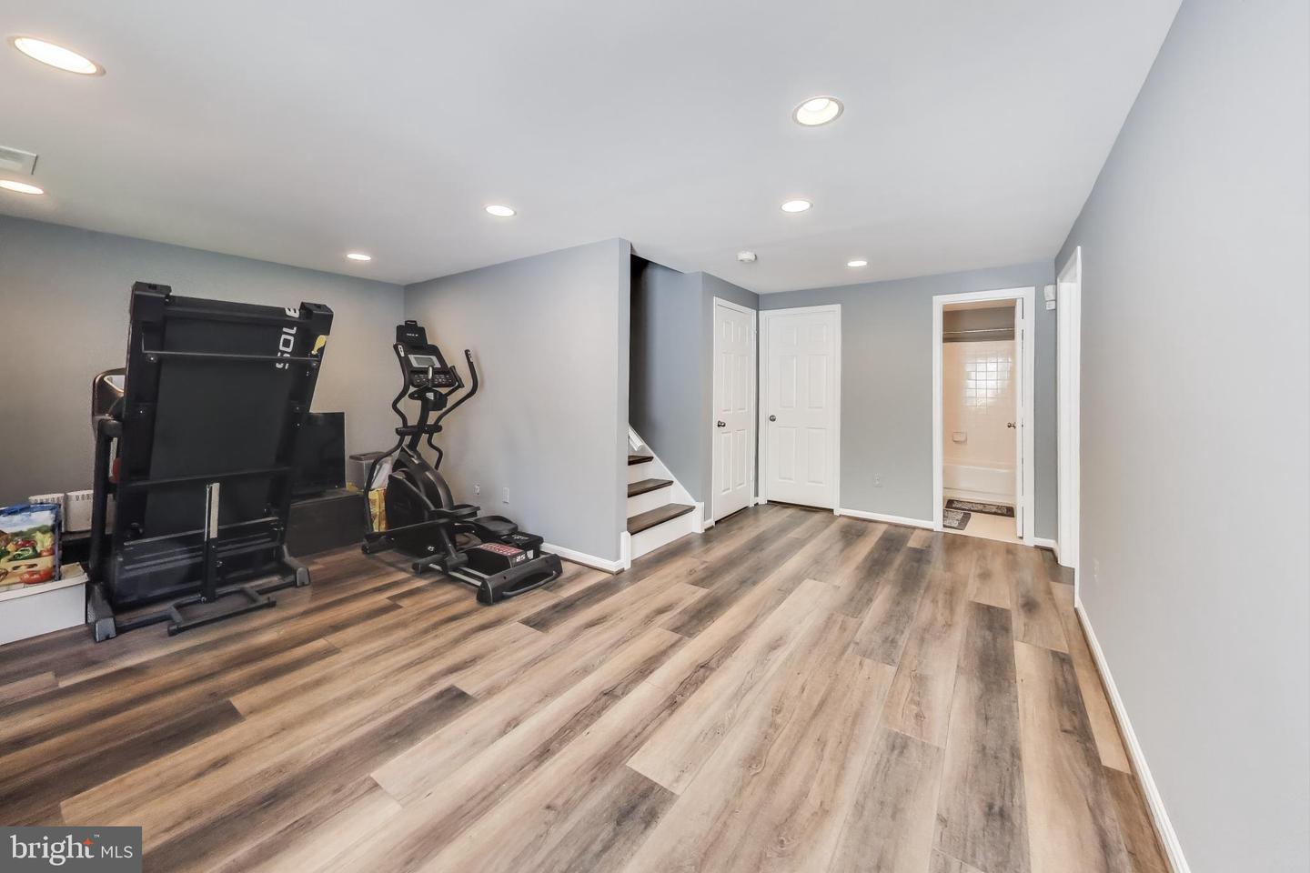 7472 CROSS GATE LN, ALEXANDRIA, Virginia 22315, 3 Bedrooms Bedrooms, ,3 BathroomsBathrooms,Residential,For sale,7472 CROSS GATE LN,VAFX2269224 MLS # VAFX2269224