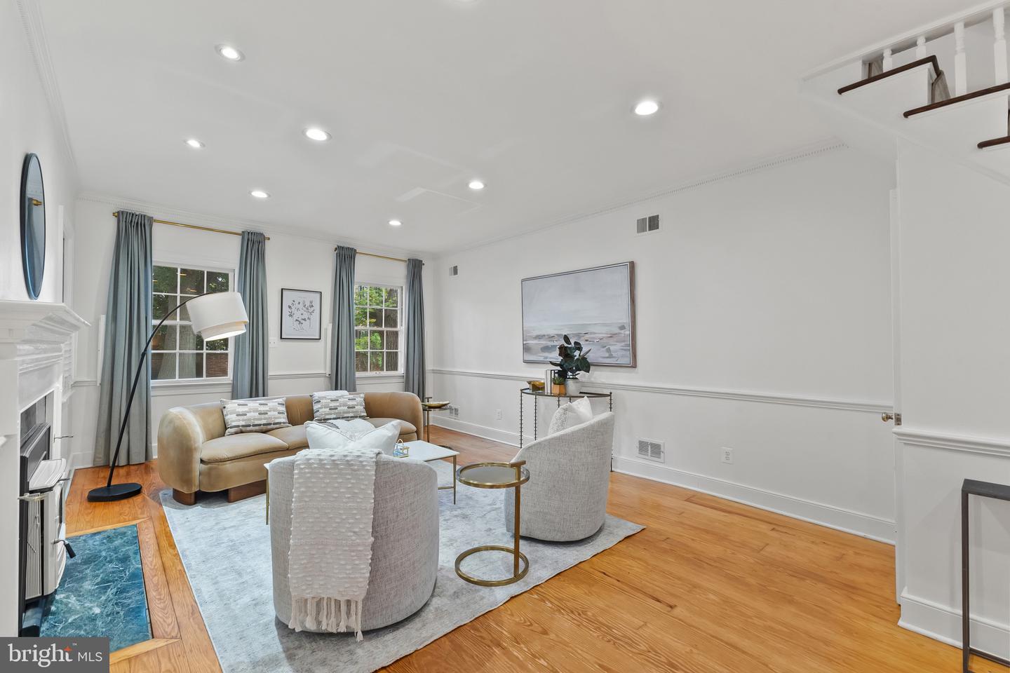 408 WOLFE ST, ALEXANDRIA, Virginia 22314, 2 Bedrooms Bedrooms, ,2 BathroomsBathrooms,Residential,For sale,408 WOLFE ST,VAAX2050174 MLS # VAAX2050174