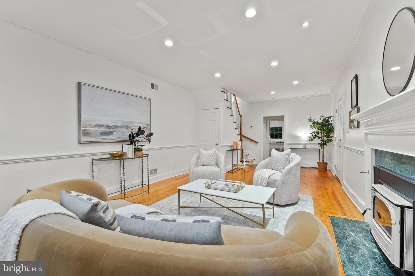 408 WOLFE ST, ALEXANDRIA, Virginia 22314, 2 Bedrooms Bedrooms, ,2 BathroomsBathrooms,Residential,For sale,408 WOLFE ST,VAAX2050174 MLS # VAAX2050174