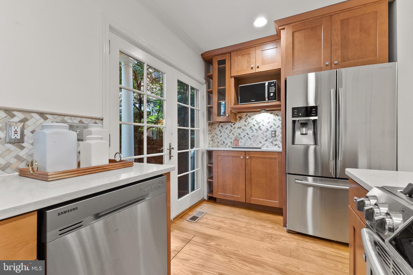 408 WOLFE ST, ALEXANDRIA, Virginia 22314, 2 Bedrooms Bedrooms, ,2 BathroomsBathrooms,Residential,For sale,408 WOLFE ST,VAAX2050174 MLS # VAAX2050174