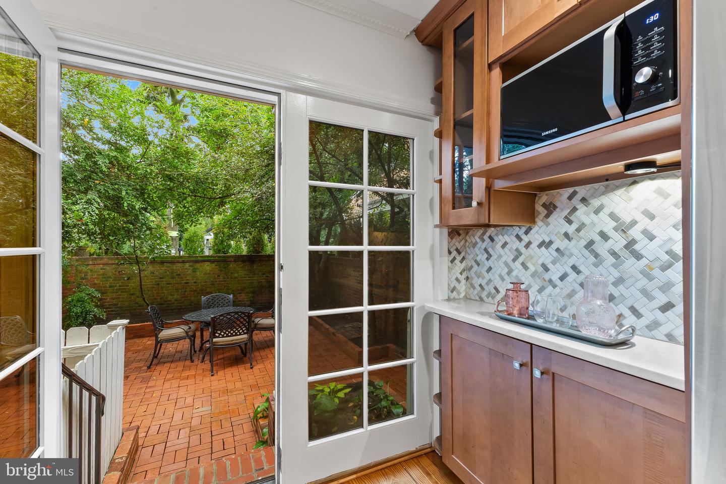 408 WOLFE ST, ALEXANDRIA, Virginia 22314, 2 Bedrooms Bedrooms, ,2 BathroomsBathrooms,Residential,For sale,408 WOLFE ST,VAAX2050174 MLS # VAAX2050174