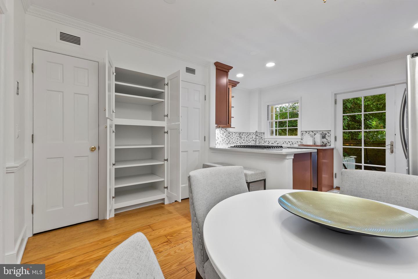 408 WOLFE ST, ALEXANDRIA, Virginia 22314, 2 Bedrooms Bedrooms, ,2 BathroomsBathrooms,Residential,For sale,408 WOLFE ST,VAAX2050174 MLS # VAAX2050174