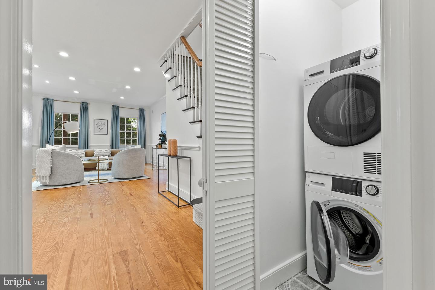 408 WOLFE ST, ALEXANDRIA, Virginia 22314, 2 Bedrooms Bedrooms, ,2 BathroomsBathrooms,Residential,For sale,408 WOLFE ST,VAAX2050174 MLS # VAAX2050174
