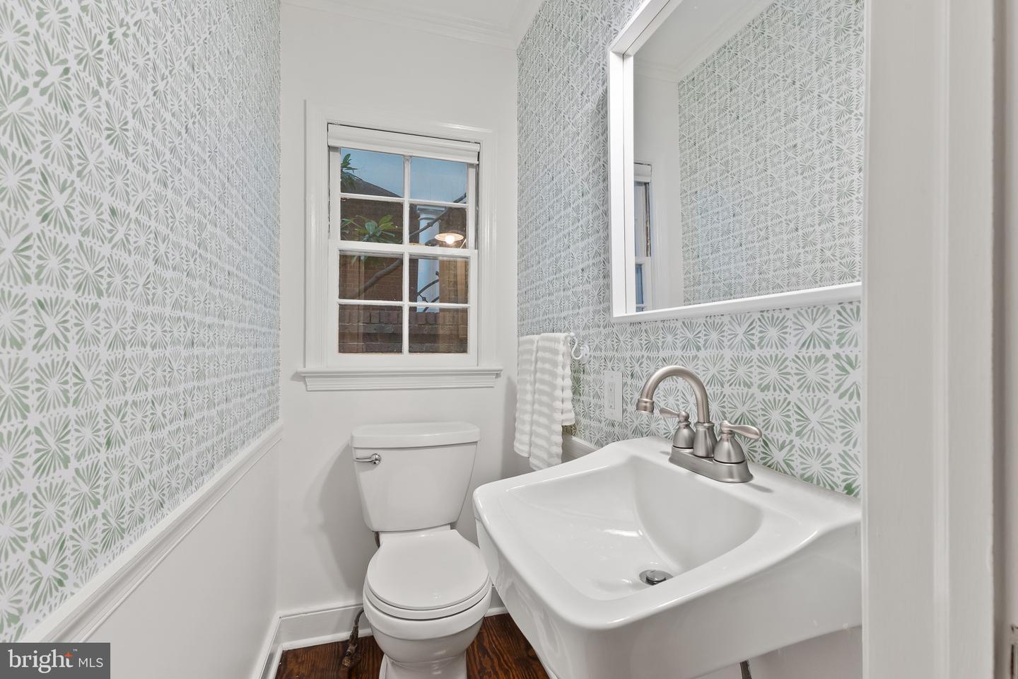 408 WOLFE ST, ALEXANDRIA, Virginia 22314, 2 Bedrooms Bedrooms, ,2 BathroomsBathrooms,Residential,For sale,408 WOLFE ST,VAAX2050174 MLS # VAAX2050174