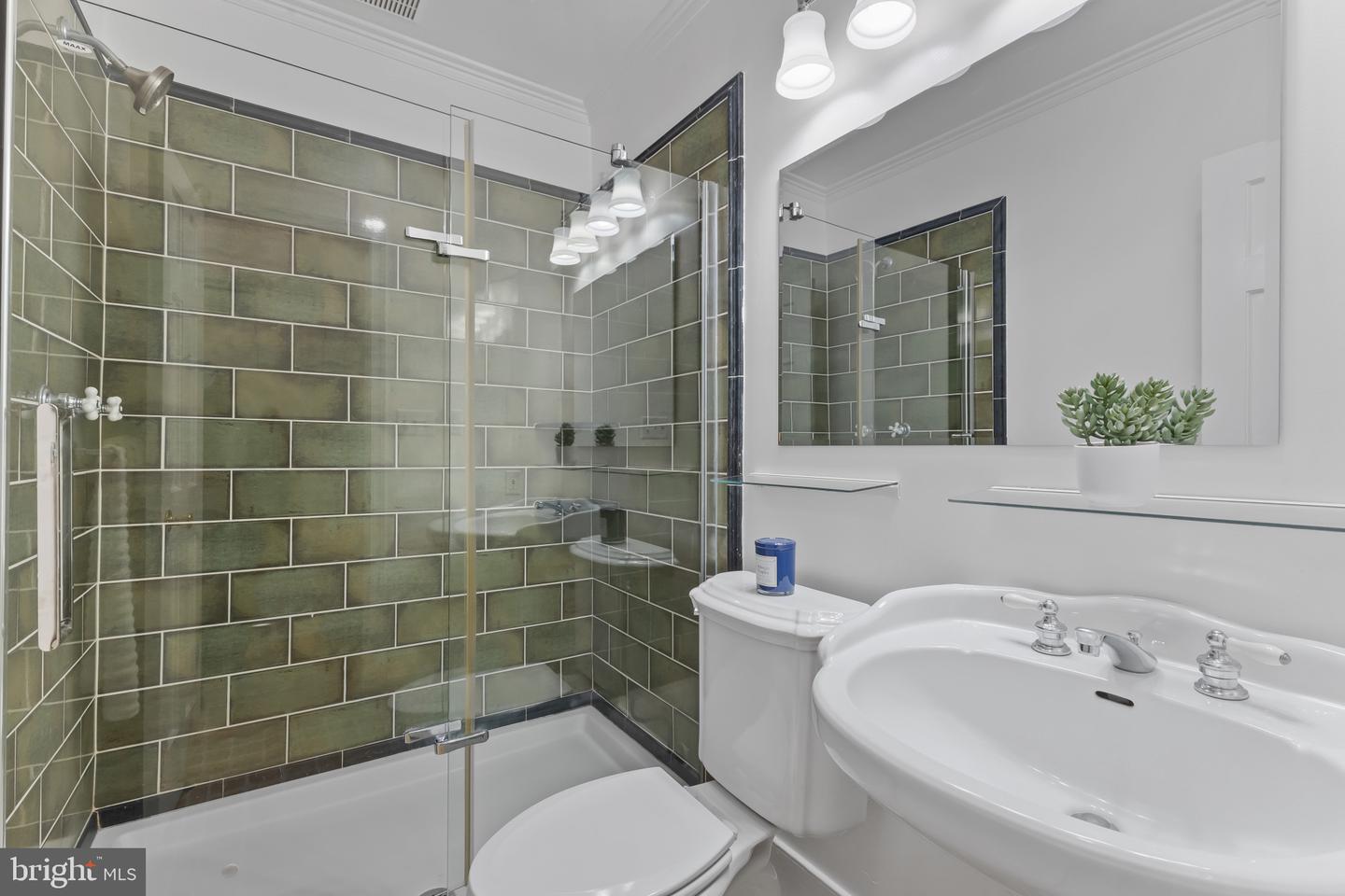 408 WOLFE ST, ALEXANDRIA, Virginia 22314, 2 Bedrooms Bedrooms, ,2 BathroomsBathrooms,Residential,For sale,408 WOLFE ST,VAAX2050174 MLS # VAAX2050174