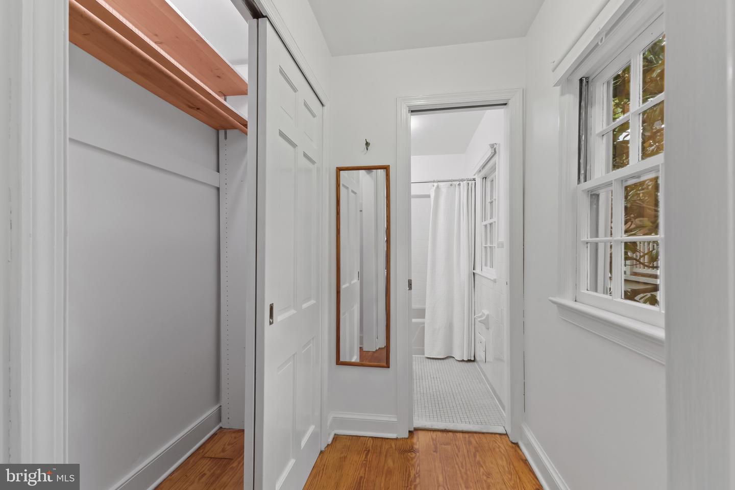 408 WOLFE ST, ALEXANDRIA, Virginia 22314, 2 Bedrooms Bedrooms, ,2 BathroomsBathrooms,Residential,For sale,408 WOLFE ST,VAAX2050174 MLS # VAAX2050174