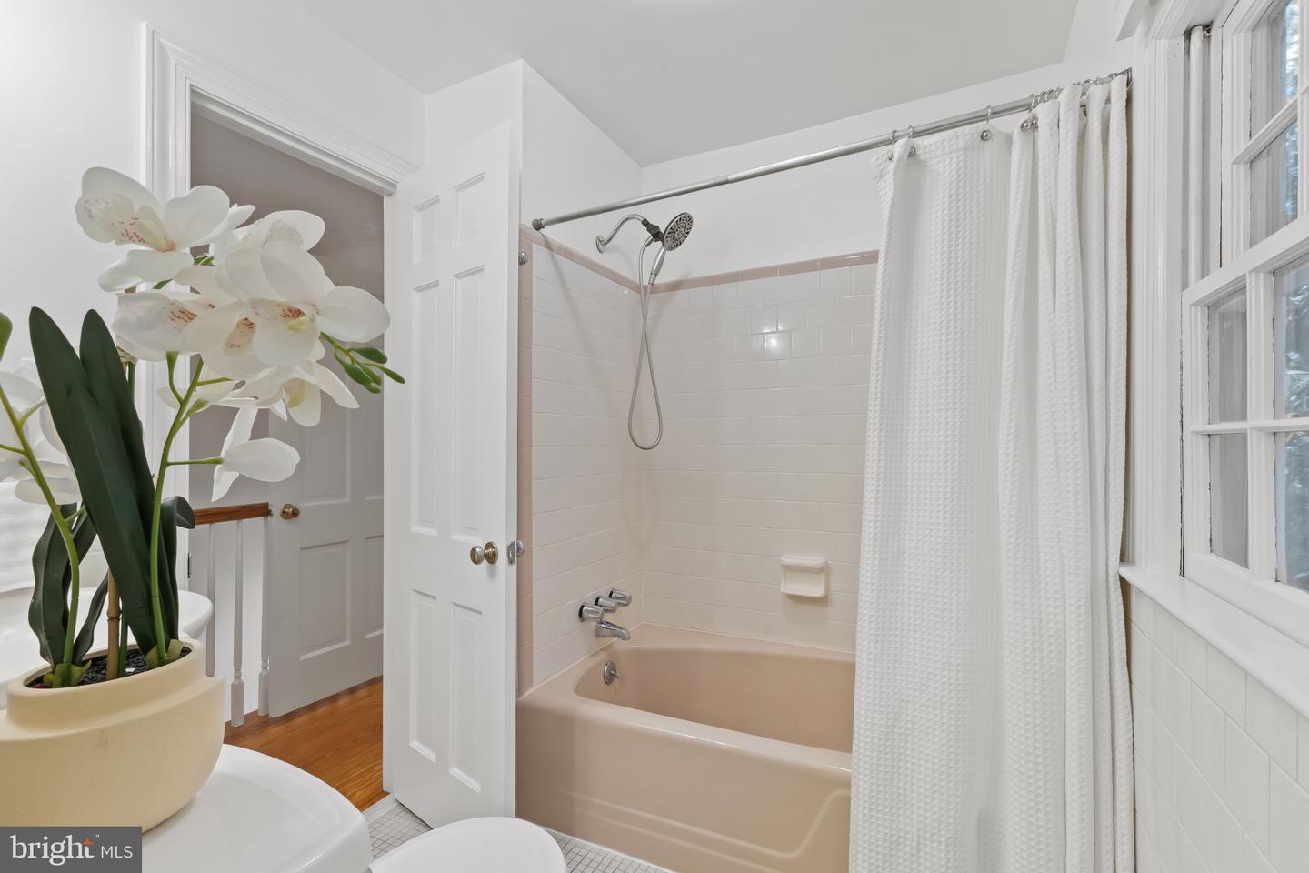 408 WOLFE ST, ALEXANDRIA, Virginia 22314, 2 Bedrooms Bedrooms, ,2 BathroomsBathrooms,Residential,For sale,408 WOLFE ST,VAAX2050174 MLS # VAAX2050174