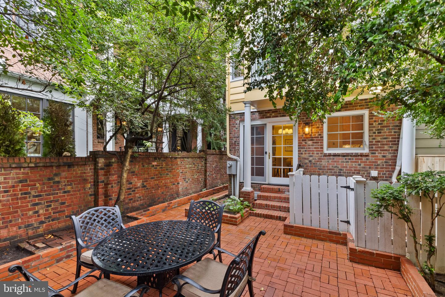 408 WOLFE ST, ALEXANDRIA, Virginia 22314, 2 Bedrooms Bedrooms, ,2 BathroomsBathrooms,Residential,For sale,408 WOLFE ST,VAAX2050174 MLS # VAAX2050174