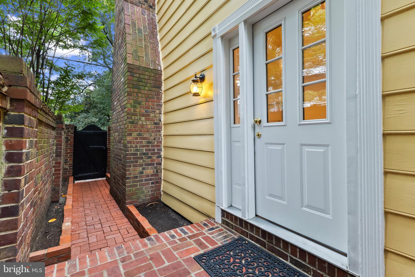 408 WOLFE ST, ALEXANDRIA, Virginia 22314, 2 Bedrooms Bedrooms, ,2 BathroomsBathrooms,Residential,For sale,408 WOLFE ST,VAAX2050174 MLS # VAAX2050174