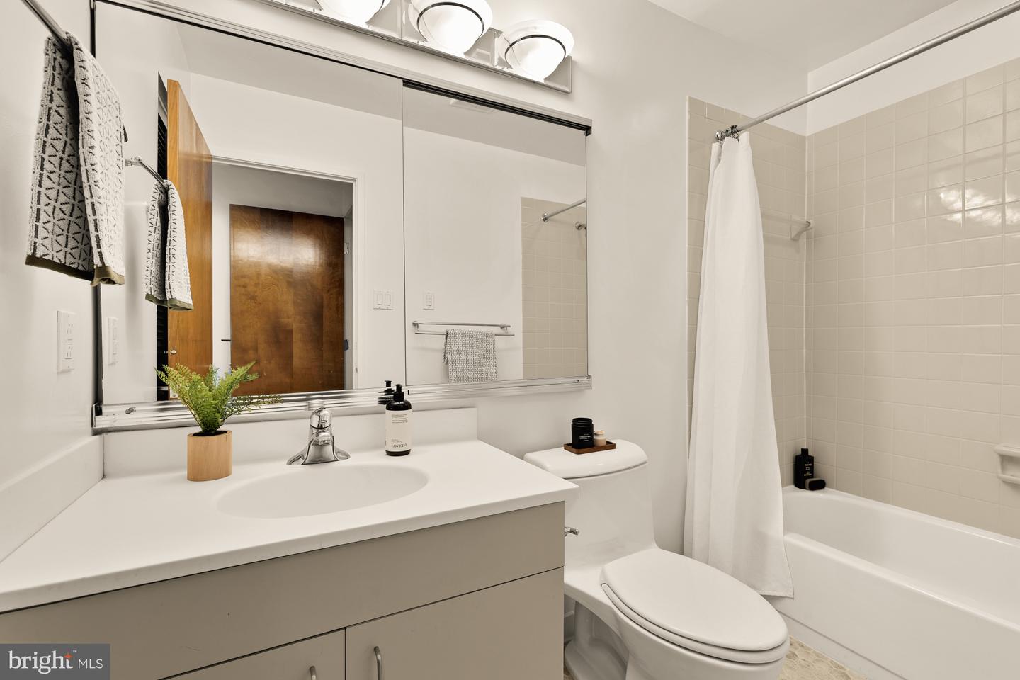 3499 17TH ST NW #1, WASHINGTON, District Of Columbia 20010, 3 Bedrooms Bedrooms, ,3 BathroomsBathrooms,Residential,For sale,3499 17TH ST NW #1,DCDC2224256 MLS # DCDC2224256