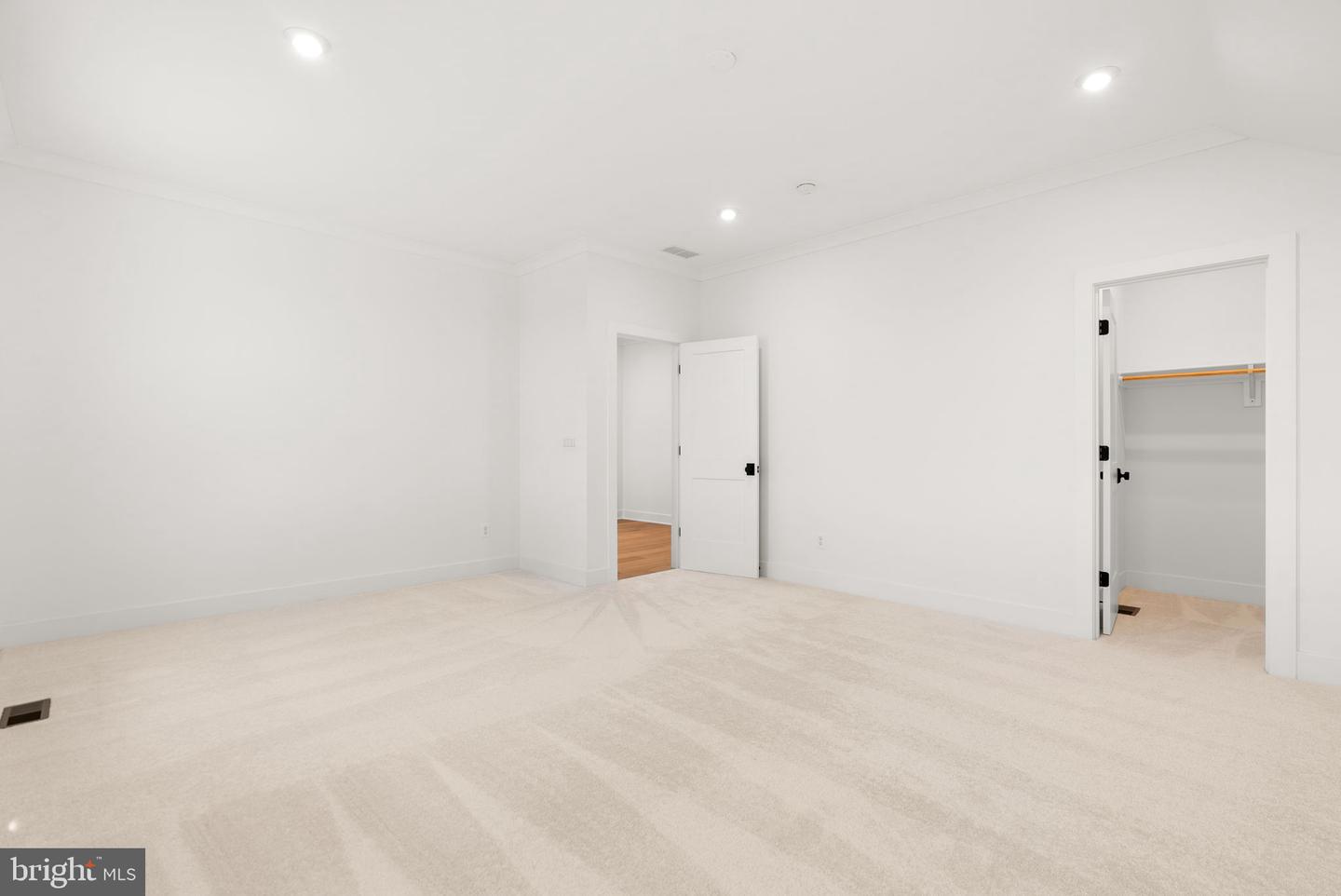 38652 JOHN WOLFORD RD, WATERFORD, Virginia 20197, 5 Bedrooms Bedrooms, ,5 BathroomsBathrooms,Residential,For sale,38652 JOHN WOLFORD RD,VALO2107704 MLS # VALO2107704