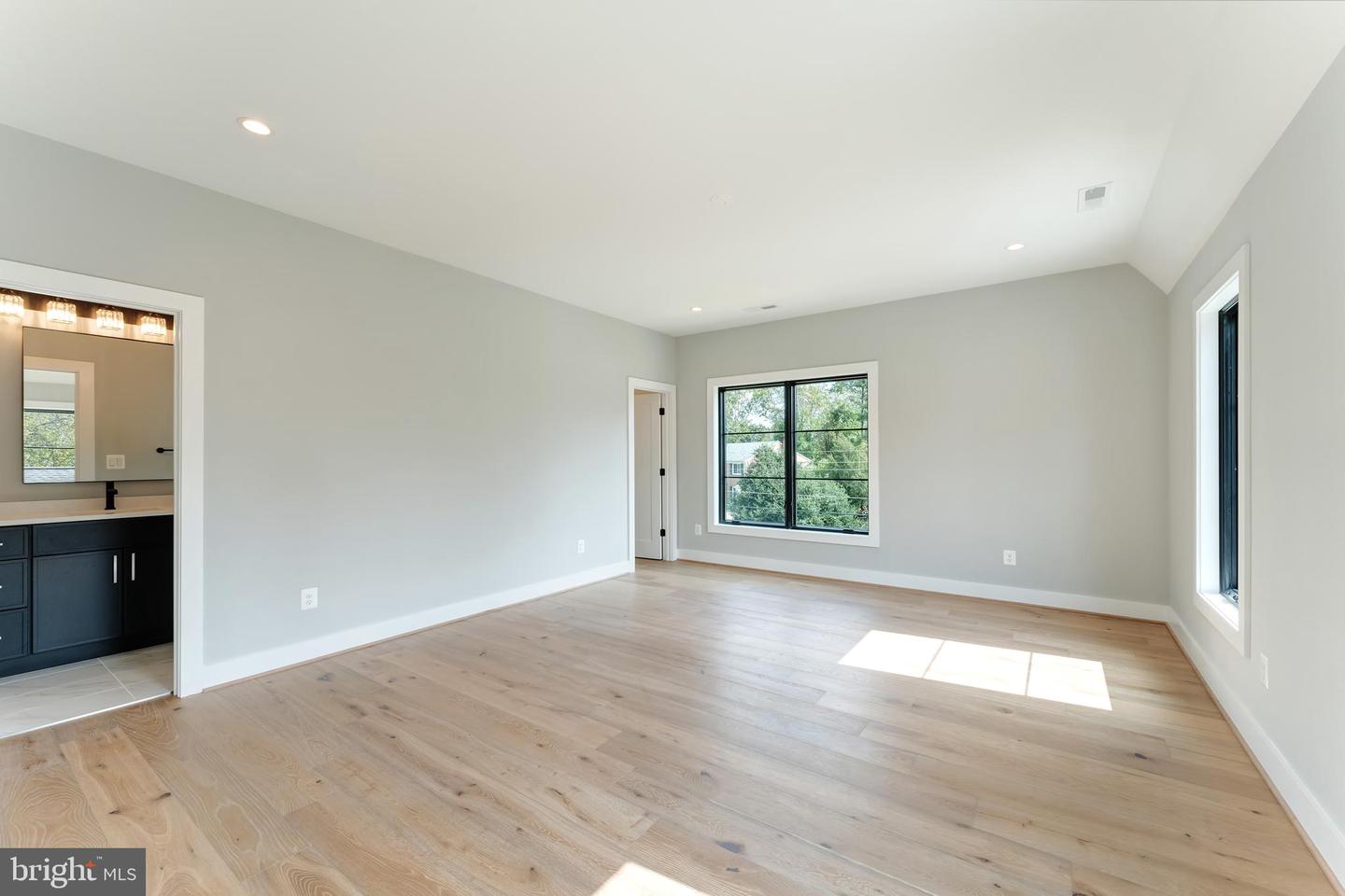 6908 SOUTHRIDGE DR, MCLEAN, Virginia 22101, 7 Bedrooms Bedrooms, ,7 BathroomsBathrooms,Residential,For sale,6908 SOUTHRIDGE DR,VAFX2269470 MLS # VAFX2269470