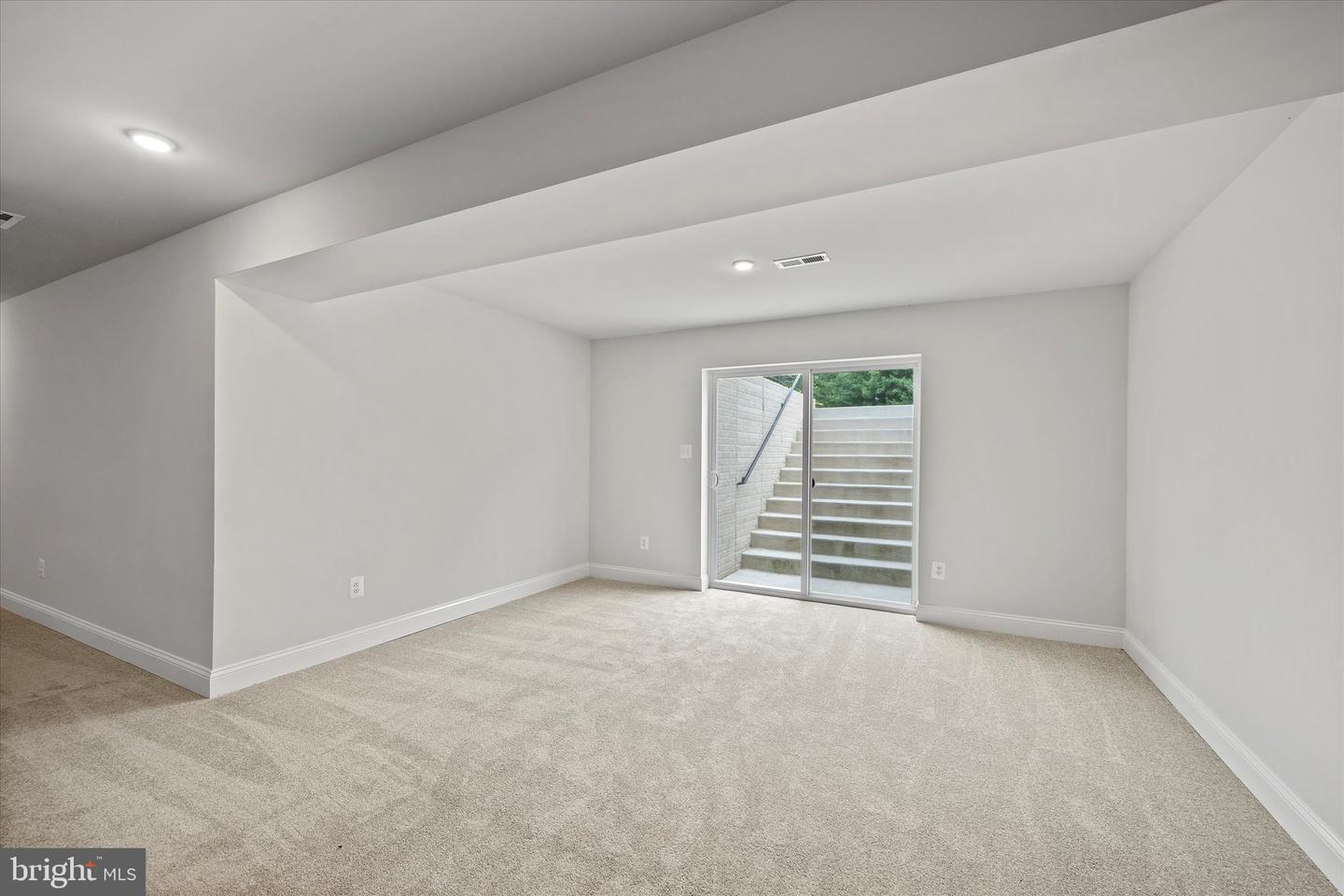 12404 PARKGATE DR, NOKESVILLE, Virginia 20181, 5 Bedrooms Bedrooms, ,6 BathroomsBathrooms,Residential,For sale,12404 PARKGATE DR,VAPW2104844 MLS # VAPW2104844