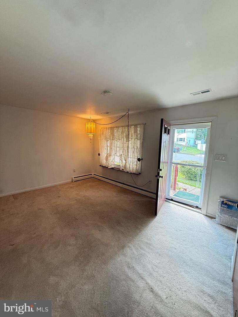 4228 HOFFMAN DR, WOODBRIDGE, Virginia 22193, 3 Bedrooms Bedrooms, ,2 BathroomsBathrooms,Residential,For sale,4228 HOFFMAN DR,VAPW2104806 MLS # VAPW2104806