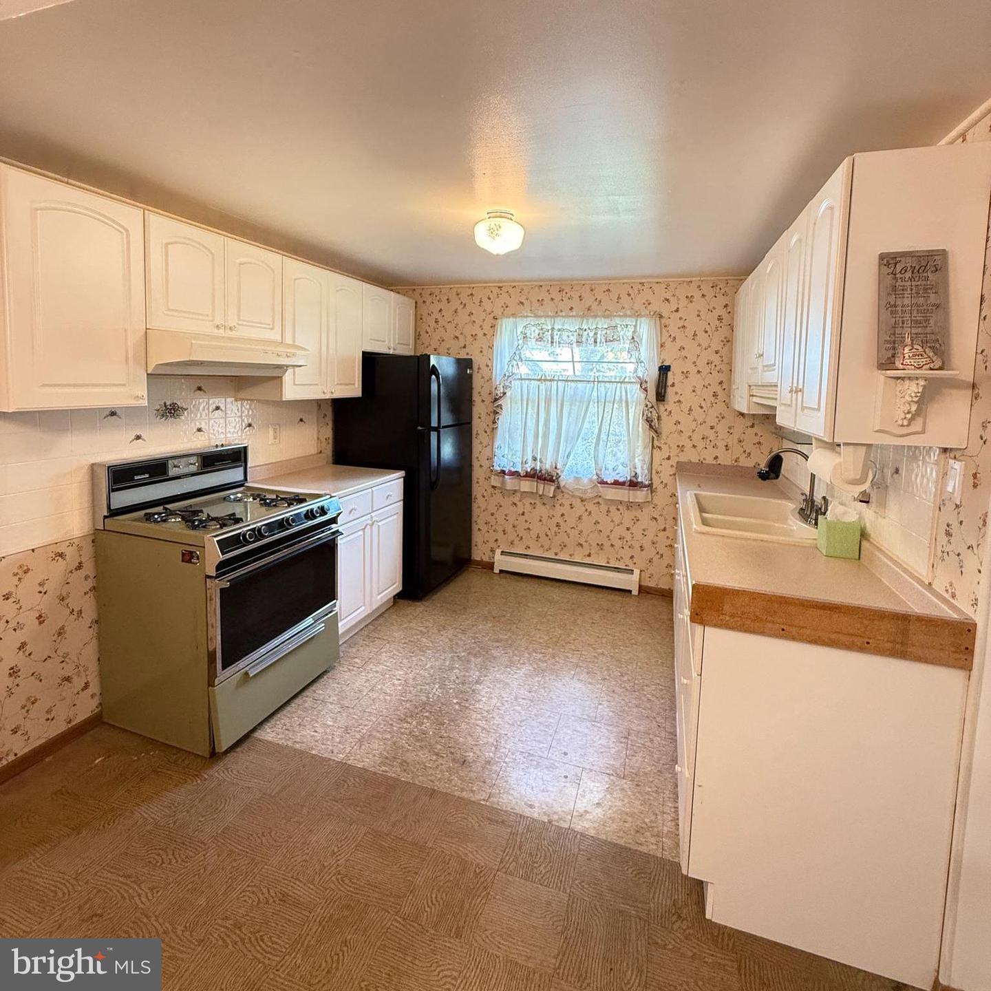 4228 HOFFMAN DR, WOODBRIDGE, Virginia 22193, 3 Bedrooms Bedrooms, ,2 BathroomsBathrooms,Residential,For sale,4228 HOFFMAN DR,VAPW2104806 MLS # VAPW2104806