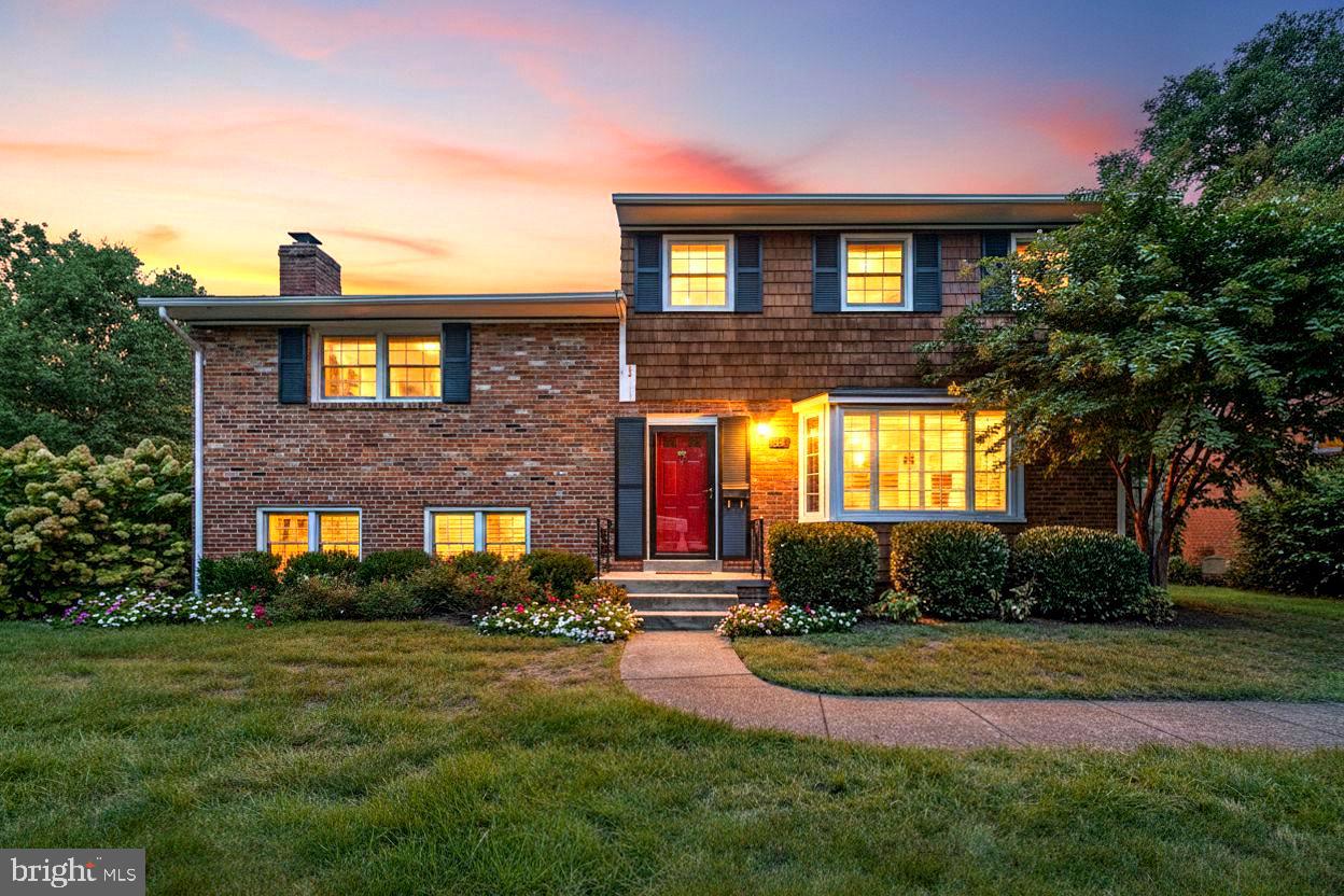 1121 ALLISON ST, ALEXANDRIA, Virginia 22302, 4 Bedrooms Bedrooms, ,3 BathroomsBathrooms,Residential,For sale,1121 ALLISON ST,VAAX2050254 MLS # VAAX2050254