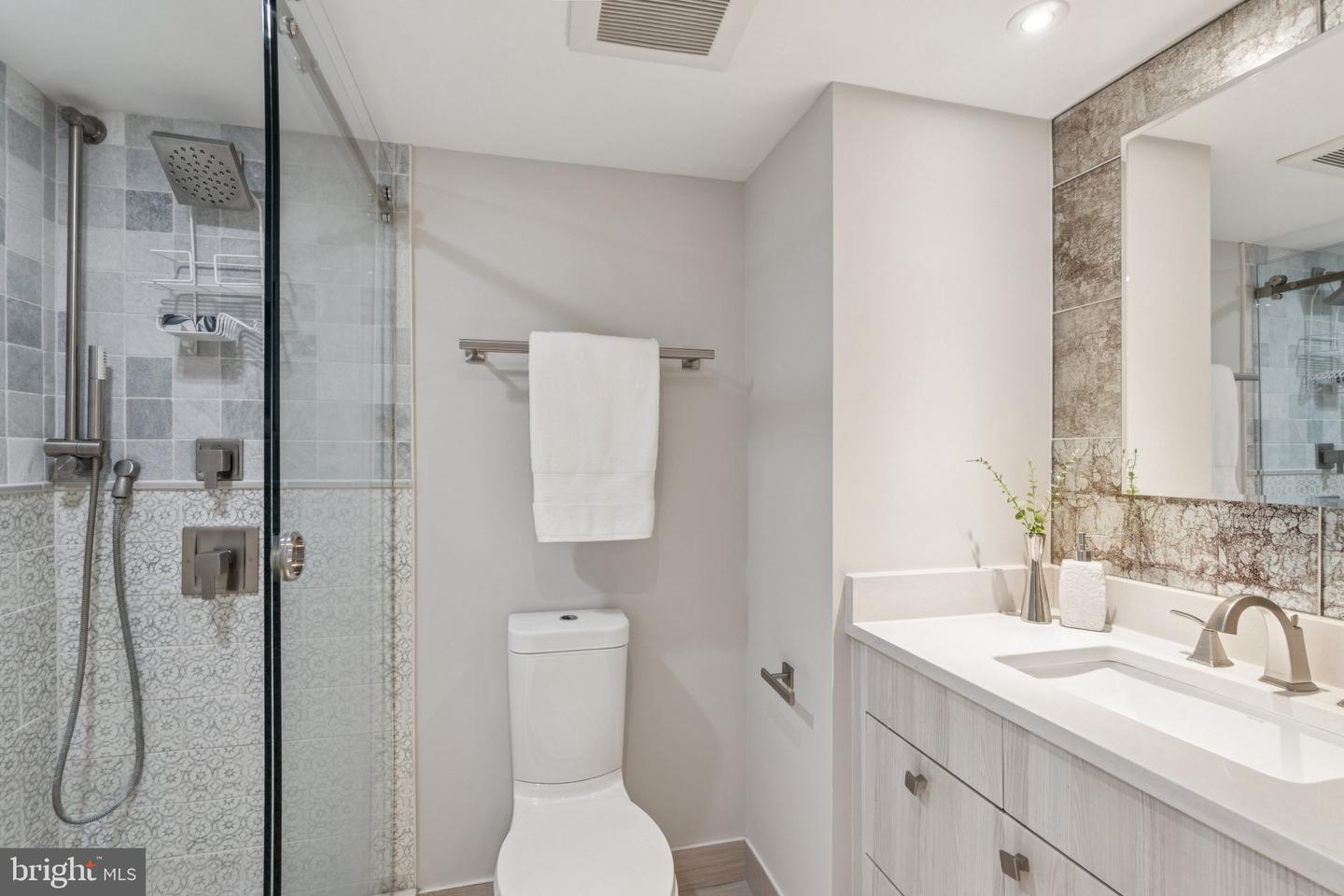 400 MADISON ST #1607, ALEXANDRIA, Virginia 22314, 2 Bedrooms Bedrooms, ,2 BathroomsBathrooms,Residential,For sale,400 MADISON ST #1607,VAAX2050256 MLS # VAAX2050256