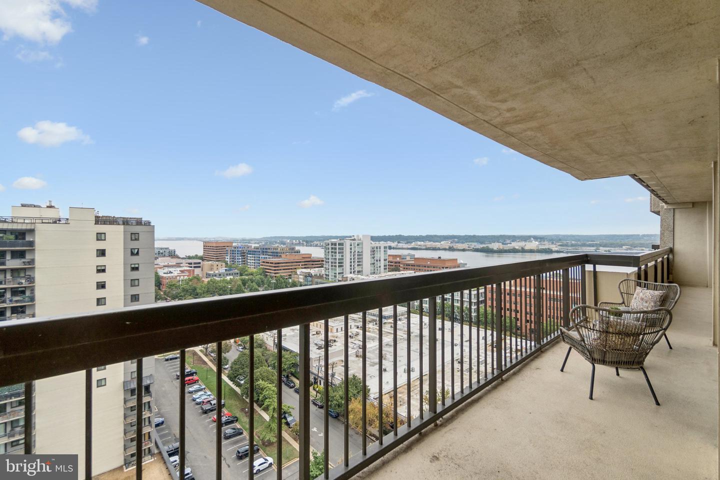 400 MADISON ST #1607, ALEXANDRIA, Virginia 22314, 2 Bedrooms Bedrooms, ,2 BathroomsBathrooms,Residential,For sale,400 MADISON ST #1607,VAAX2050256 MLS # VAAX2050256