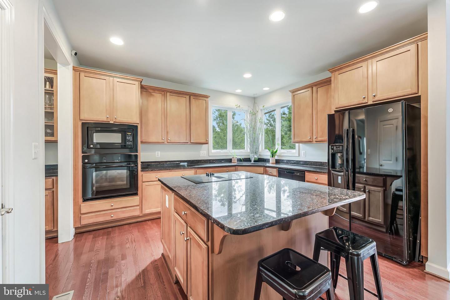 998 RAILROAD AVE, FALLS CHURCH, Virginia 22046, 6 Bedrooms Bedrooms, 18 Rooms Rooms,4 BathroomsBathrooms,Residential,For sale,998 RAILROAD AVE,VAFA2003316 MLS # VAFA2003316
