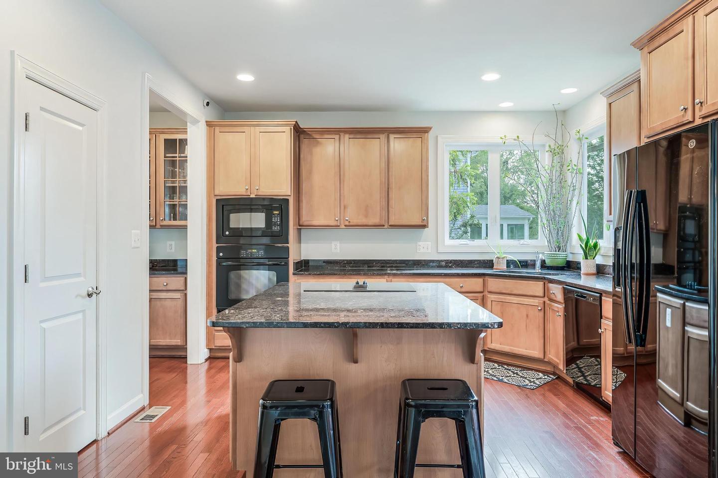 998 RAILROAD AVE, FALLS CHURCH, Virginia 22046, 6 Bedrooms Bedrooms, 18 Rooms Rooms,4 BathroomsBathrooms,Residential,For sale,998 RAILROAD AVE,VAFA2003316 MLS # VAFA2003316
