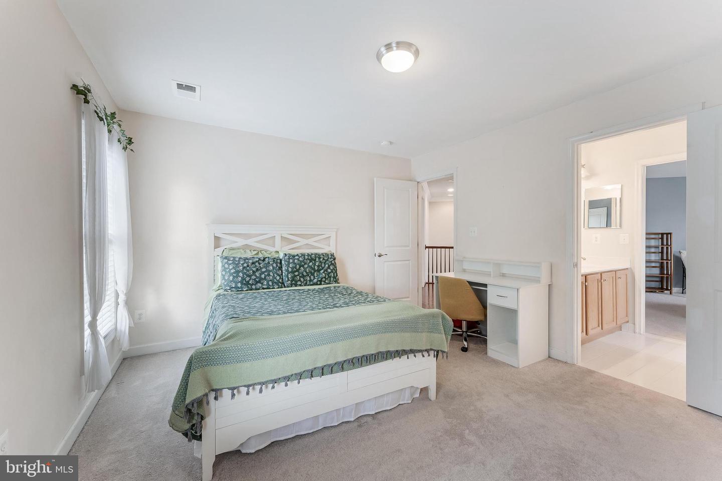 998 RAILROAD AVE, FALLS CHURCH, Virginia 22046, 6 Bedrooms Bedrooms, 18 Rooms Rooms,4 BathroomsBathrooms,Residential,For sale,998 RAILROAD AVE,VAFA2003316 MLS # VAFA2003316
