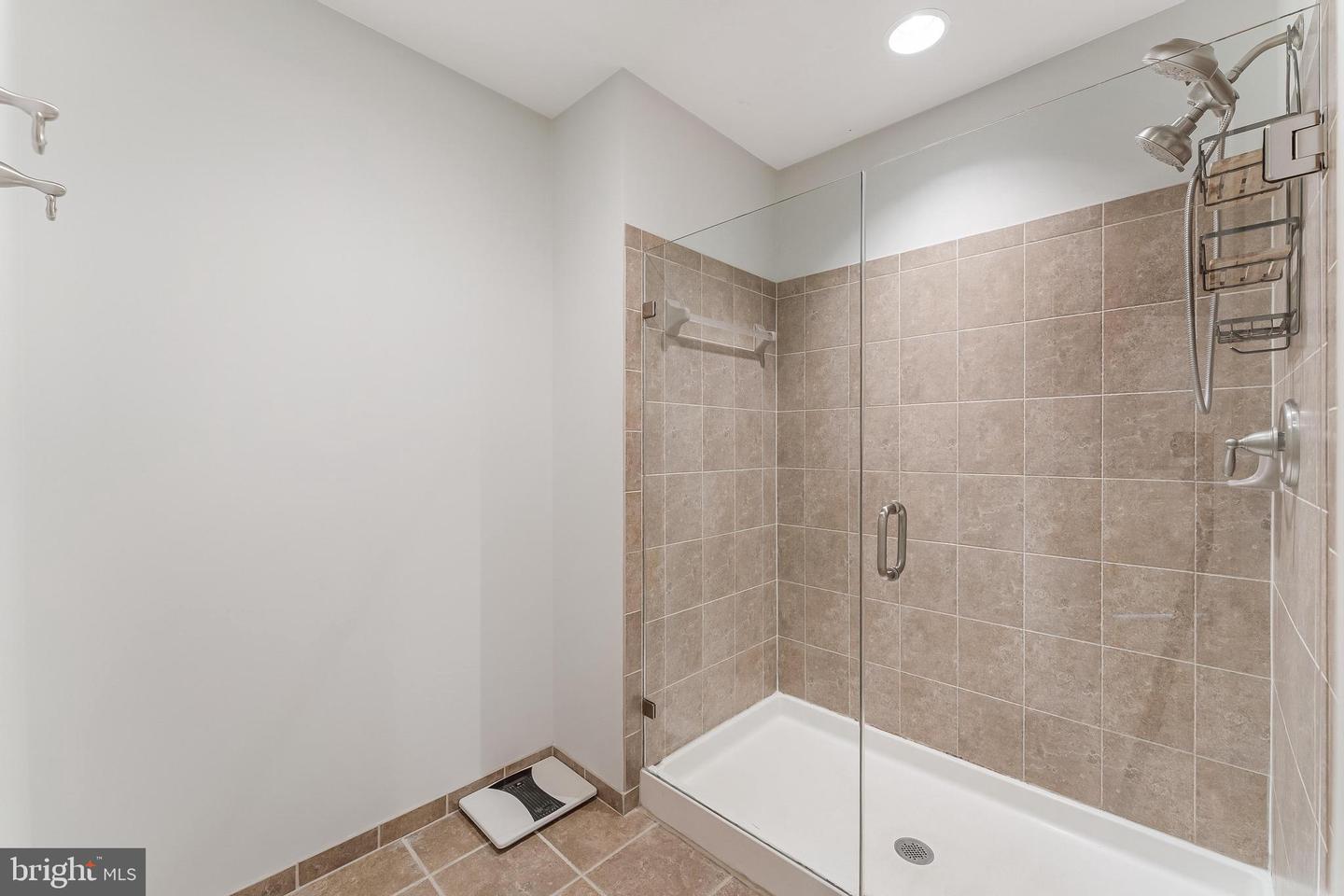 998 RAILROAD AVE, FALLS CHURCH, Virginia 22046, 6 Bedrooms Bedrooms, 18 Rooms Rooms,4 BathroomsBathrooms,Residential,For sale,998 RAILROAD AVE,VAFA2003316 MLS # VAFA2003316