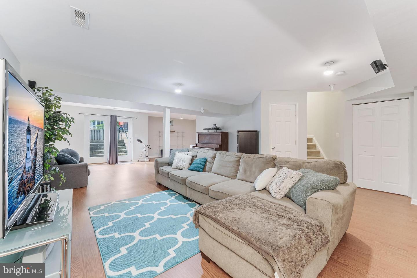 998 RAILROAD AVE, FALLS CHURCH, Virginia 22046, 6 Bedrooms Bedrooms, 18 Rooms Rooms,4 BathroomsBathrooms,Residential,For sale,998 RAILROAD AVE,VAFA2003316 MLS # VAFA2003316