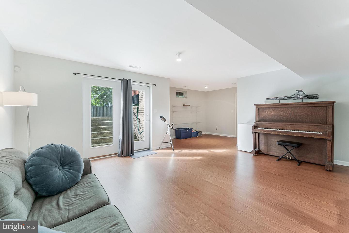 998 RAILROAD AVE, FALLS CHURCH, Virginia 22046, 6 Bedrooms Bedrooms, 18 Rooms Rooms,4 BathroomsBathrooms,Residential,For sale,998 RAILROAD AVE,VAFA2003316 MLS # VAFA2003316