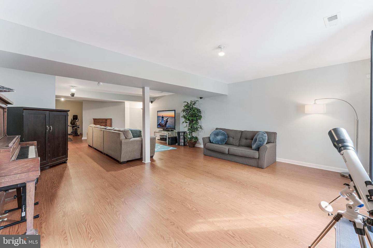 998 RAILROAD AVE, FALLS CHURCH, Virginia 22046, 6 Bedrooms Bedrooms, 18 Rooms Rooms,4 BathroomsBathrooms,Residential,For sale,998 RAILROAD AVE,VAFA2003316 MLS # VAFA2003316