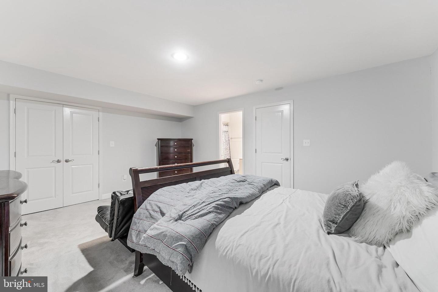 998 RAILROAD AVE, FALLS CHURCH, Virginia 22046, 6 Bedrooms Bedrooms, 18 Rooms Rooms,4 BathroomsBathrooms,Residential,For sale,998 RAILROAD AVE,VAFA2003316 MLS # VAFA2003316