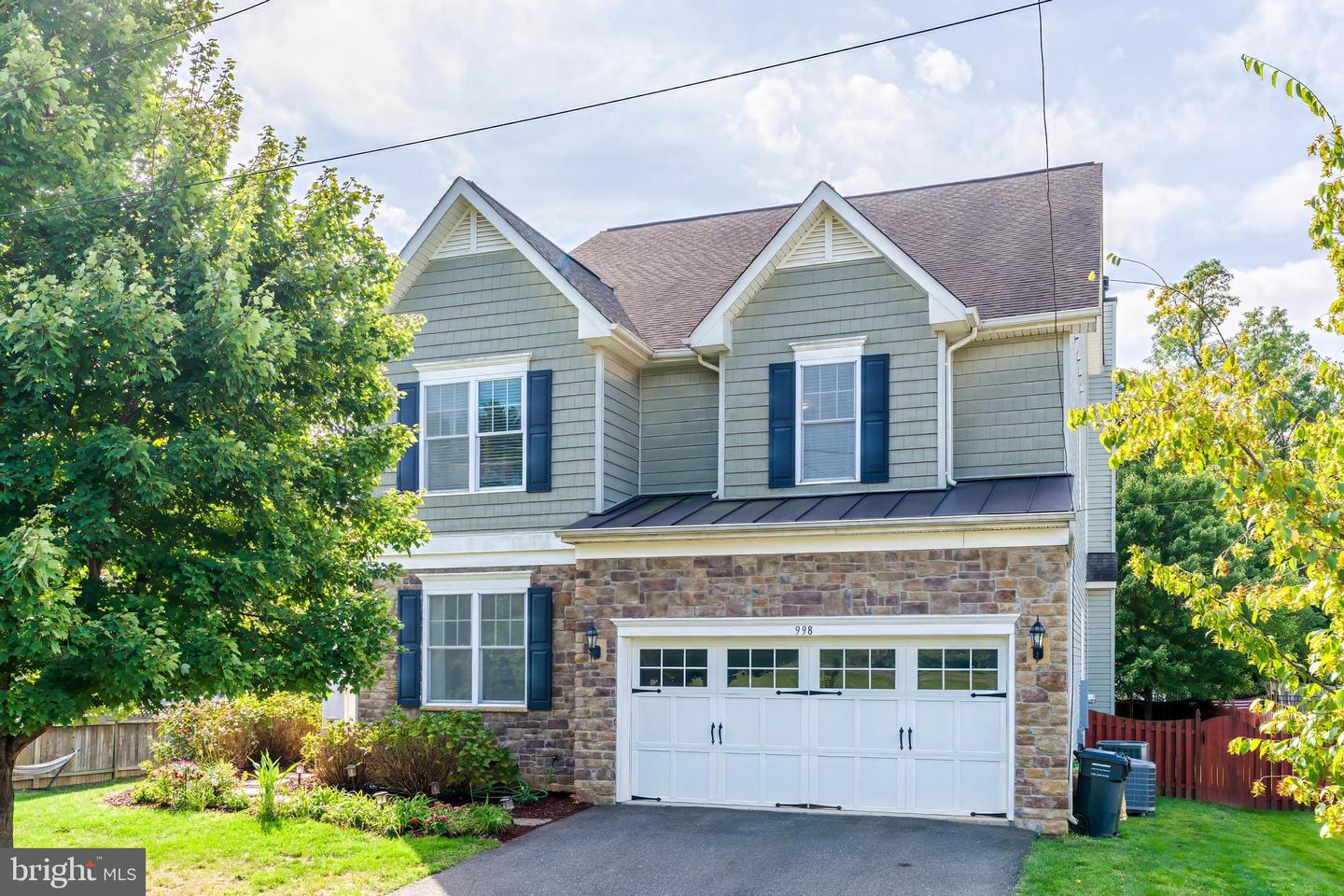 998 RAILROAD AVE, FALLS CHURCH, Virginia 22046, 6 Bedrooms Bedrooms, 18 Rooms Rooms,4 BathroomsBathrooms,Residential,For sale,998 RAILROAD AVE,VAFA2003316 MLS # VAFA2003316