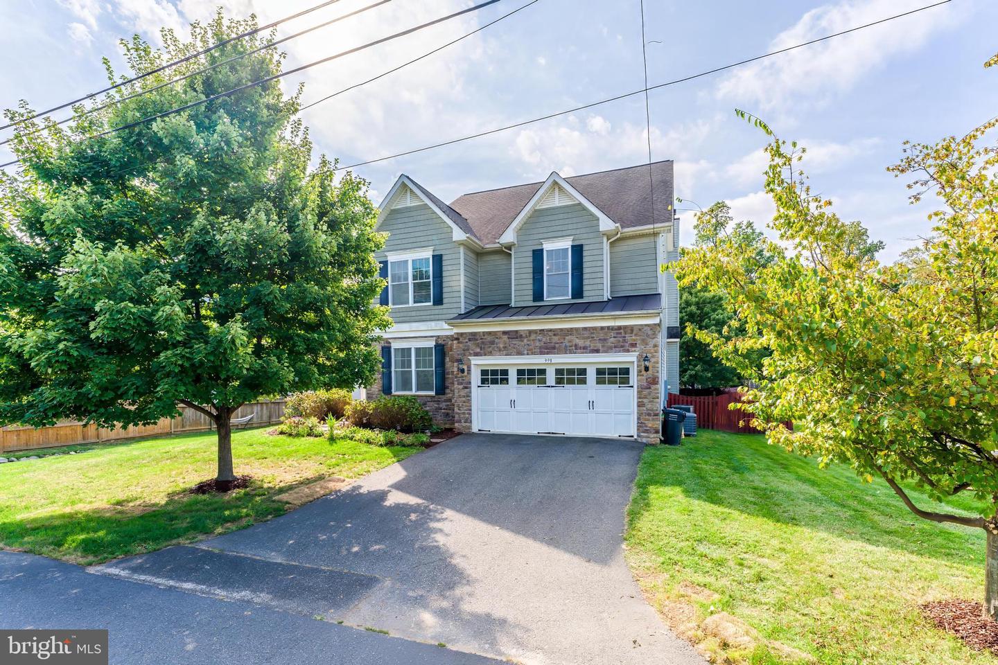 998 RAILROAD AVE, FALLS CHURCH, Virginia 22046, 6 Bedrooms Bedrooms, 18 Rooms Rooms,4 BathroomsBathrooms,Residential,For sale,998 RAILROAD AVE,VAFA2003316 MLS # VAFA2003316