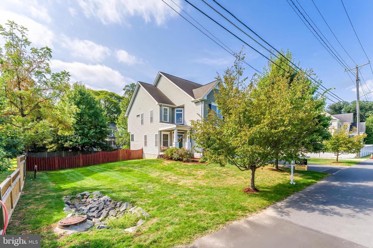 998 RAILROAD AVE, FALLS CHURCH, Virginia 22046, 6 Bedrooms Bedrooms, 18 Rooms Rooms,4 BathroomsBathrooms,Residential,For sale,998 RAILROAD AVE,VAFA2003316 MLS # VAFA2003316