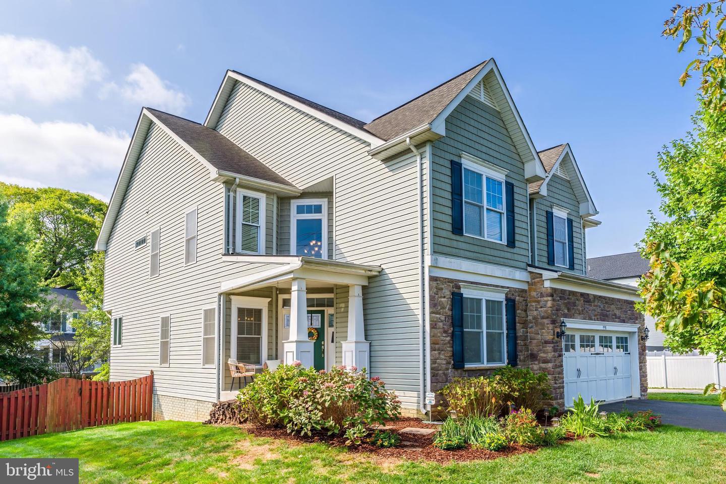 998 RAILROAD AVE, FALLS CHURCH, Virginia 22046, 6 Bedrooms Bedrooms, 18 Rooms Rooms,4 BathroomsBathrooms,Residential,For sale,998 RAILROAD AVE,VAFA2003316 MLS # VAFA2003316