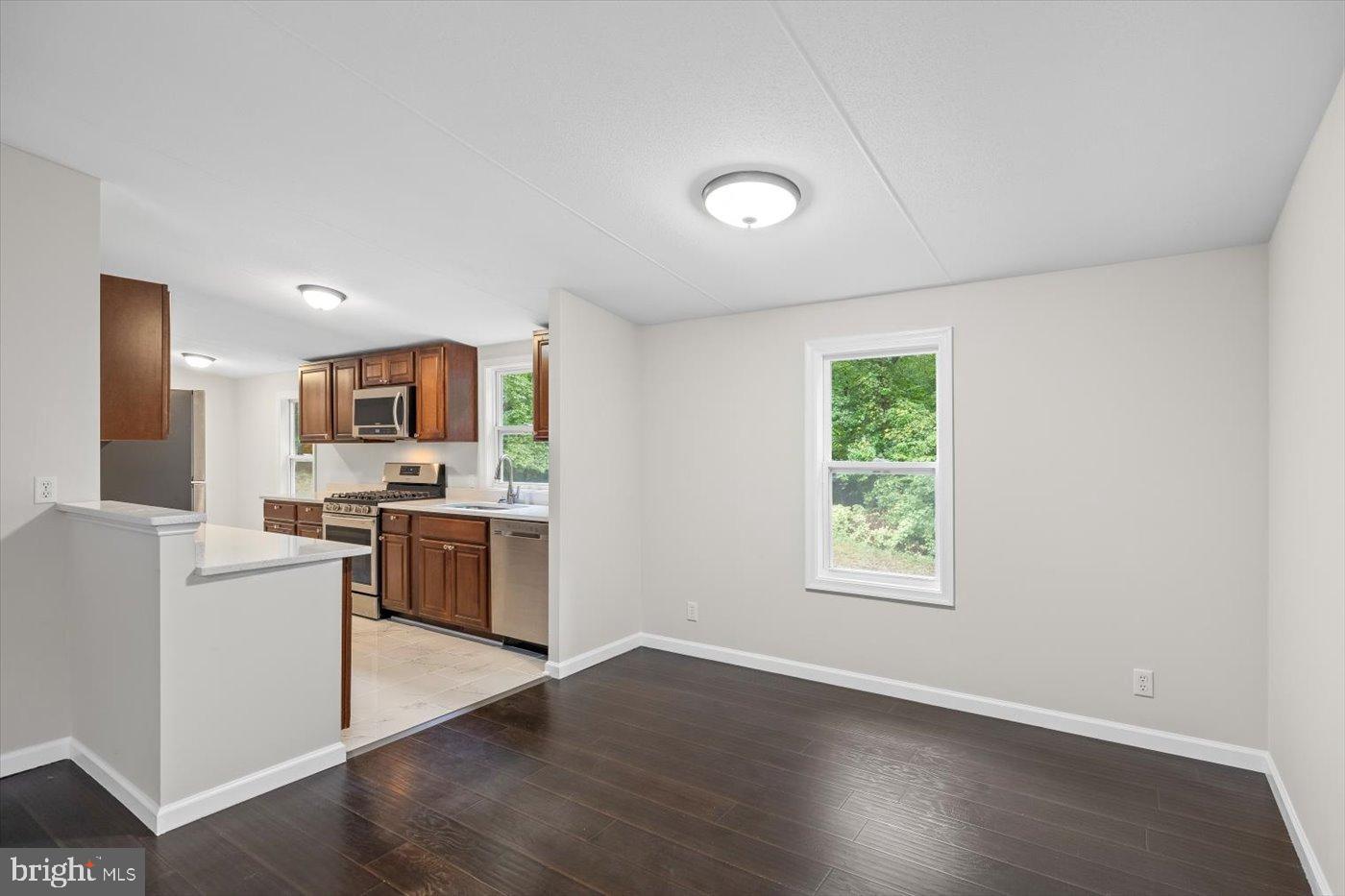 33 NORMAN RD, STAFFORD, Virginia 22554, 3 Bedrooms Bedrooms, 10 Rooms Rooms,2 BathroomsBathrooms,Residential,For sale,33 NORMAN RD,VAST2042972 MLS # VAST2042972