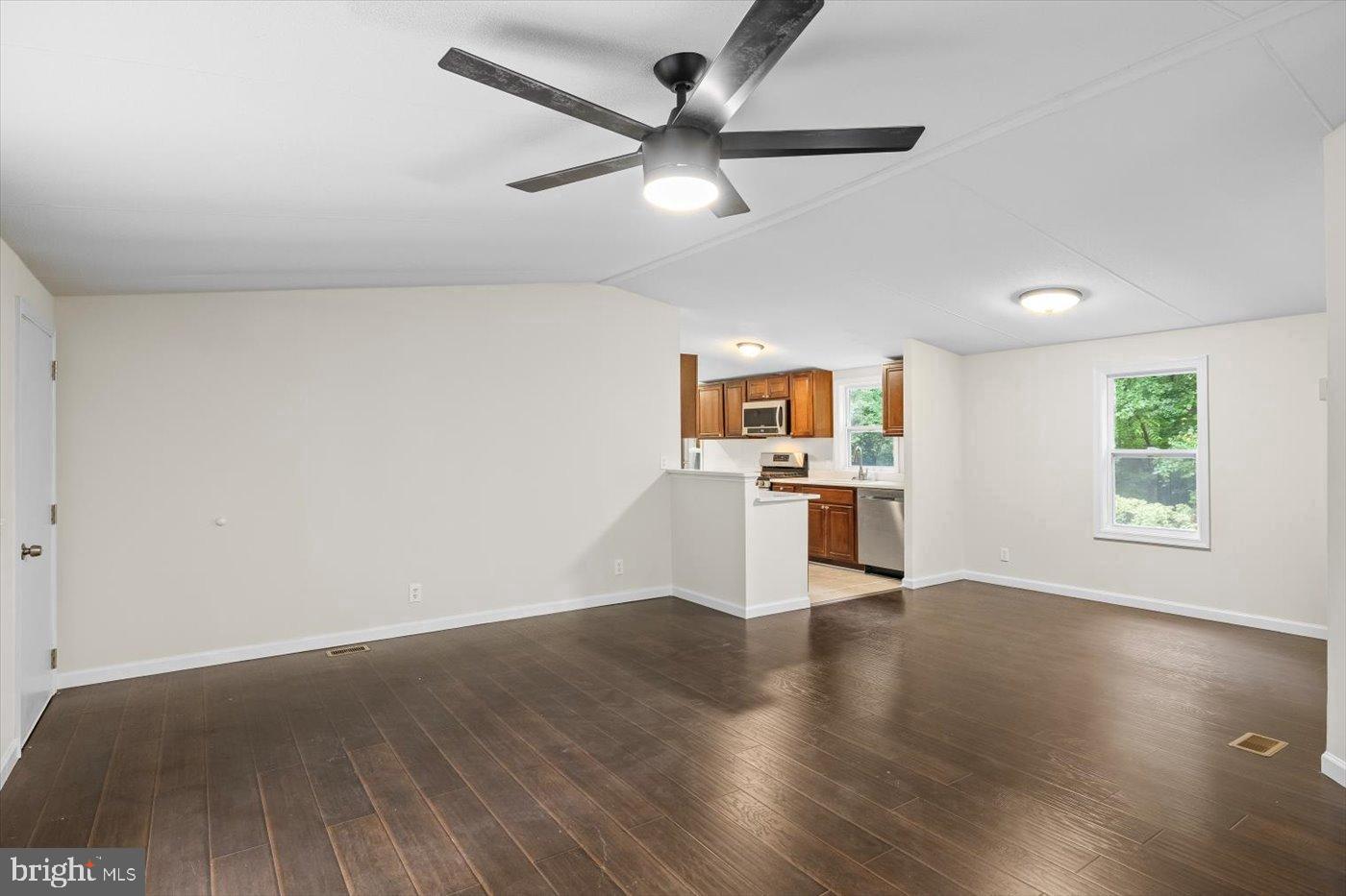 33 NORMAN RD, STAFFORD, Virginia 22554, 3 Bedrooms Bedrooms, 10 Rooms Rooms,2 BathroomsBathrooms,Residential,For sale,33 NORMAN RD,VAST2042972 MLS # VAST2042972