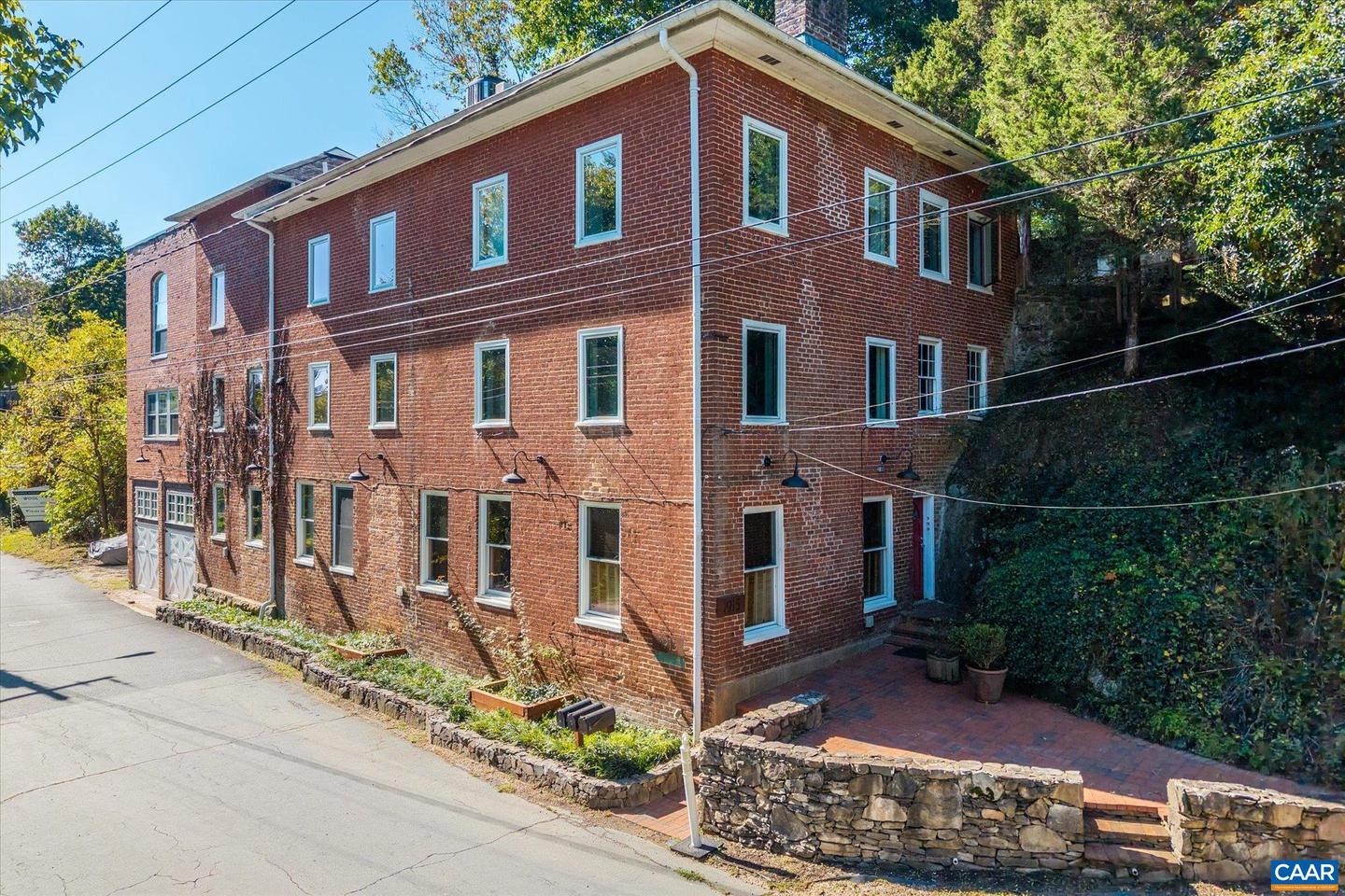 1915 E MARKET ST #3, CHARLOTTESVILLE, Virginia 22902, 3 Bedrooms Bedrooms, ,2 BathroomsBathrooms,Residential,For sale,1915 E MARKET ST #3,669426 MLS # 669426