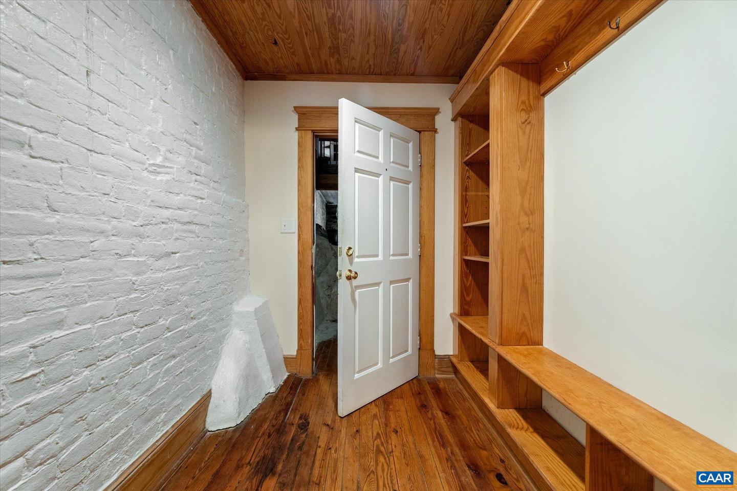 1915 E MARKET ST #3, CHARLOTTESVILLE, Virginia 22902, 3 Bedrooms Bedrooms, ,2 BathroomsBathrooms,Residential,For sale,1915 E MARKET ST #3,669426 MLS # 669426