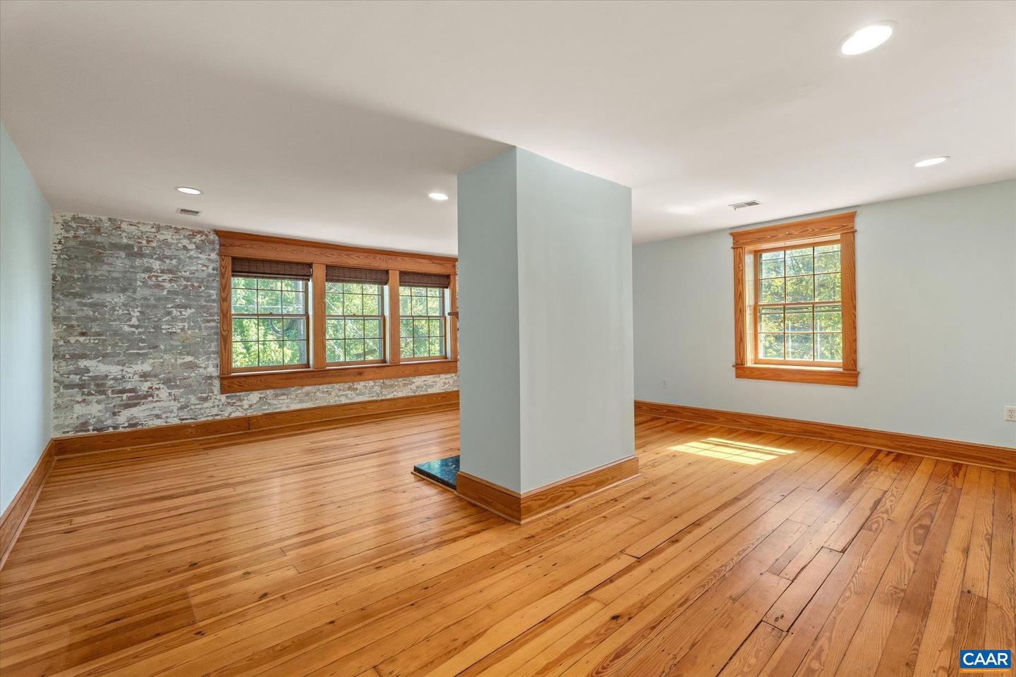 1915 E MARKET ST #3, CHARLOTTESVILLE, Virginia 22902, 3 Bedrooms Bedrooms, ,2 BathroomsBathrooms,Residential,For sale,1915 E MARKET ST #3,669426 MLS # 669426