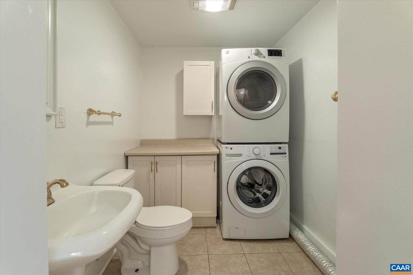 1915 E MARKET ST #3, CHARLOTTESVILLE, Virginia 22902, 3 Bedrooms Bedrooms, ,2 BathroomsBathrooms,Residential,For sale,1915 E MARKET ST #3,669426 MLS # 669426