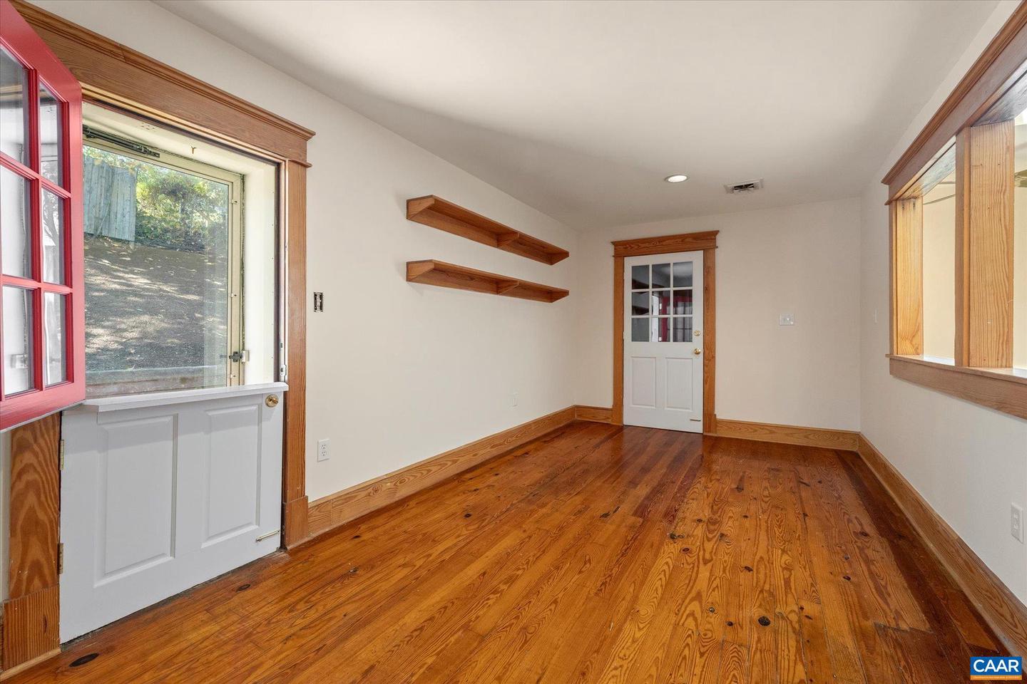 1915 E MARKET ST #3, CHARLOTTESVILLE, Virginia 22902, 3 Bedrooms Bedrooms, ,2 BathroomsBathrooms,Residential,For sale,1915 E MARKET ST #3,669426 MLS # 669426