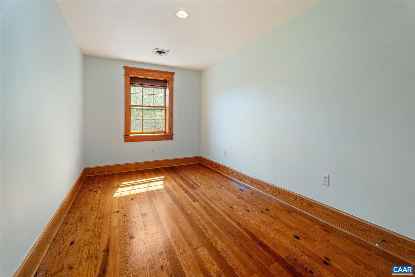 1915 E MARKET ST #3, CHARLOTTESVILLE, Virginia 22902, 3 Bedrooms Bedrooms, ,2 BathroomsBathrooms,Residential,For sale,1915 E MARKET ST #3,669426 MLS # 669426