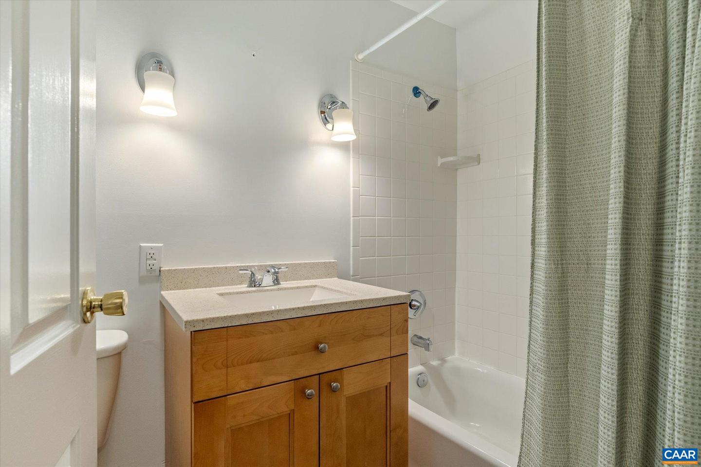 1915 E MARKET ST #3, CHARLOTTESVILLE, Virginia 22902, 3 Bedrooms Bedrooms, ,2 BathroomsBathrooms,Residential,For sale,1915 E MARKET ST #3,669426 MLS # 669426