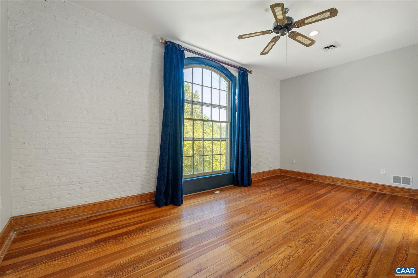 1915 E MARKET ST #3, CHARLOTTESVILLE, Virginia 22902, 3 Bedrooms Bedrooms, ,2 BathroomsBathrooms,Residential,For sale,1915 E MARKET ST #3,669426 MLS # 669426