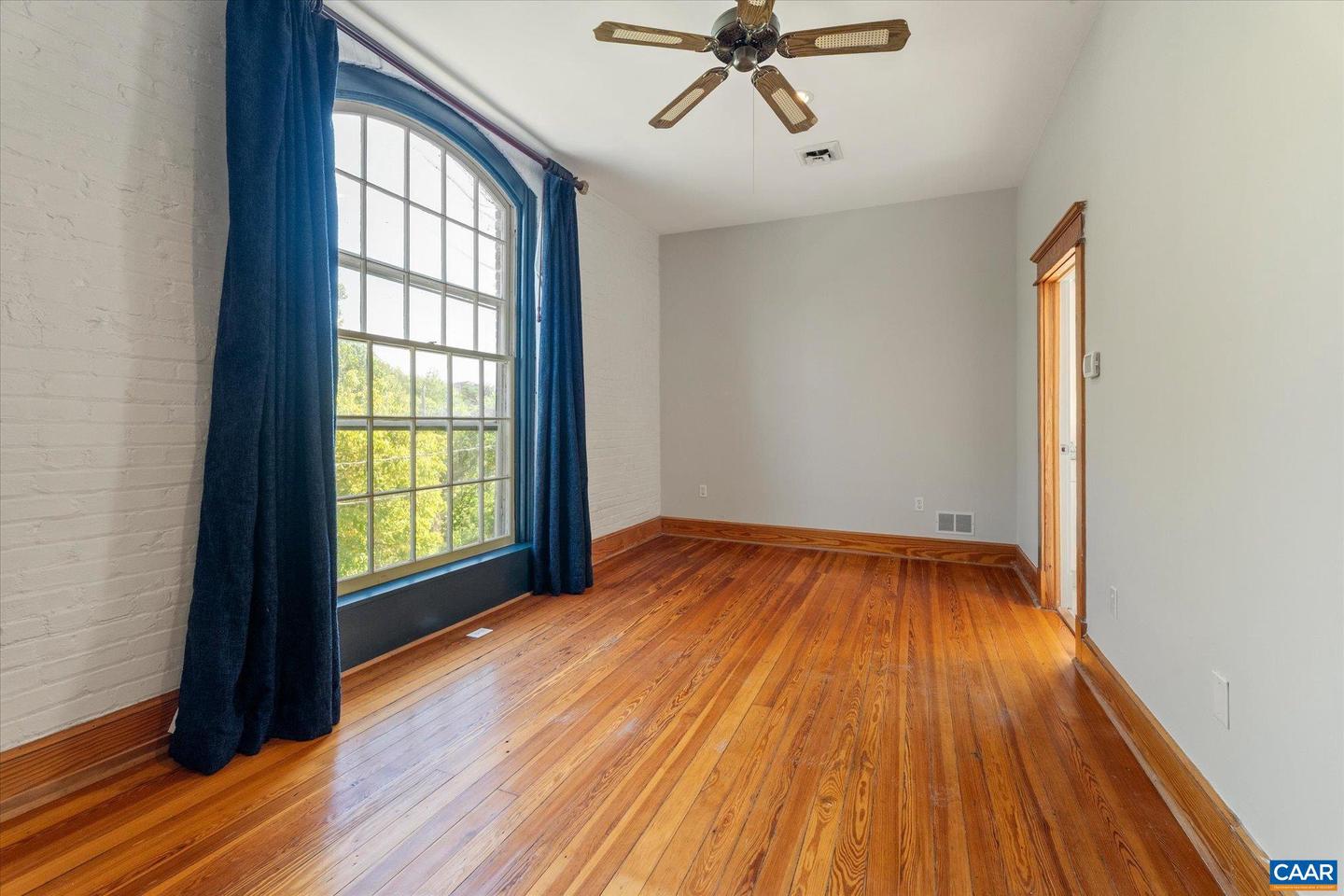 1915 E MARKET ST #3, CHARLOTTESVILLE, Virginia 22902, 3 Bedrooms Bedrooms, ,2 BathroomsBathrooms,Residential,For sale,1915 E MARKET ST #3,669426 MLS # 669426